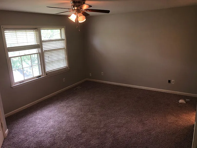 906 Hammack Dr — Photo 7