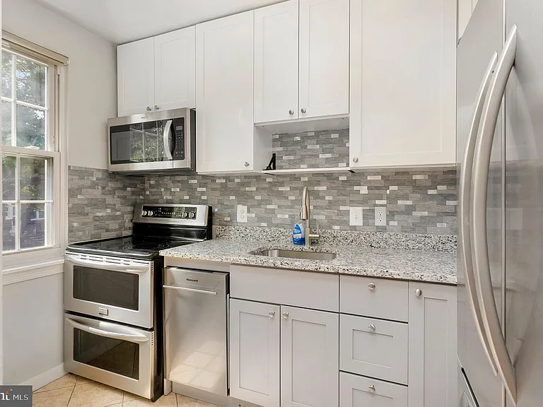 3201 Commonwealth Ave #B — Photo 14