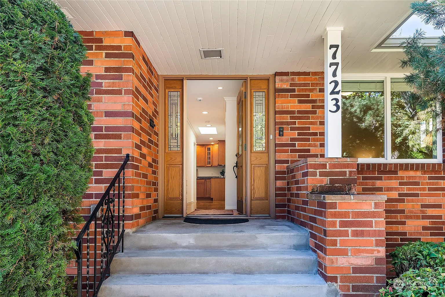 7723 Seward Park Avenue S photo 1