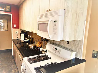 Sold by Thomas Lipovetsky, LREB