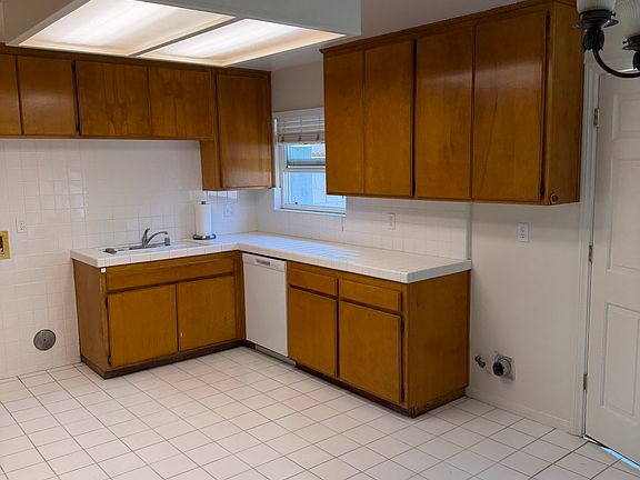 4th image of 4118 W 159th St