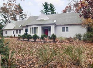 1025 High Hawk Rd, East Greenwich, RI 02818