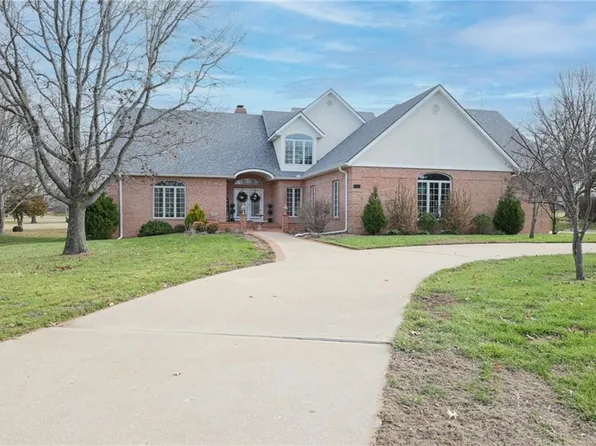2010 S 8th St, Clinton, MO 64735