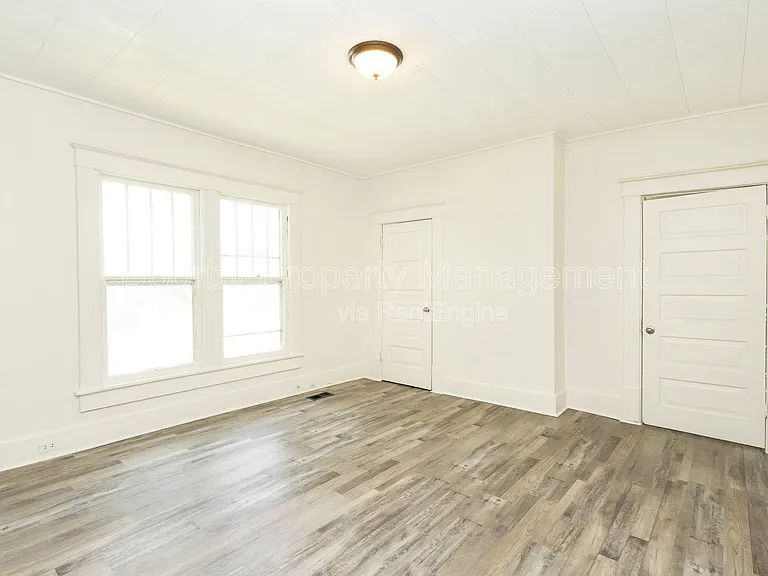 3207 Curtis St — Photo 15