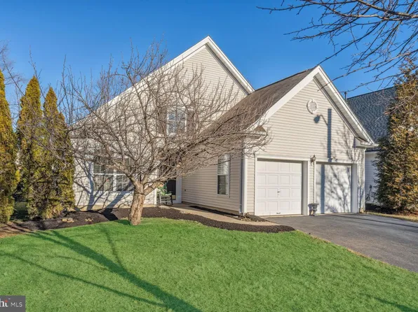 4 Honeyflower Ln, Princeton Junction, NJ 08550