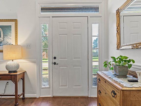 4th image of 219 Chadwick Ln