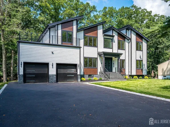 67 Falcon Rd, Livingston, NJ 07039