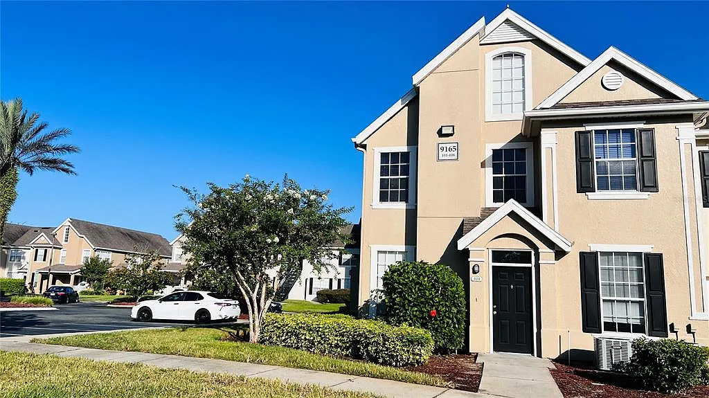 3 bed, 2.0 bath, 1202 sqft, $2,100 — Photo 1