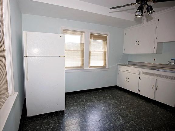 3rd image of 14017 Clairview Ave