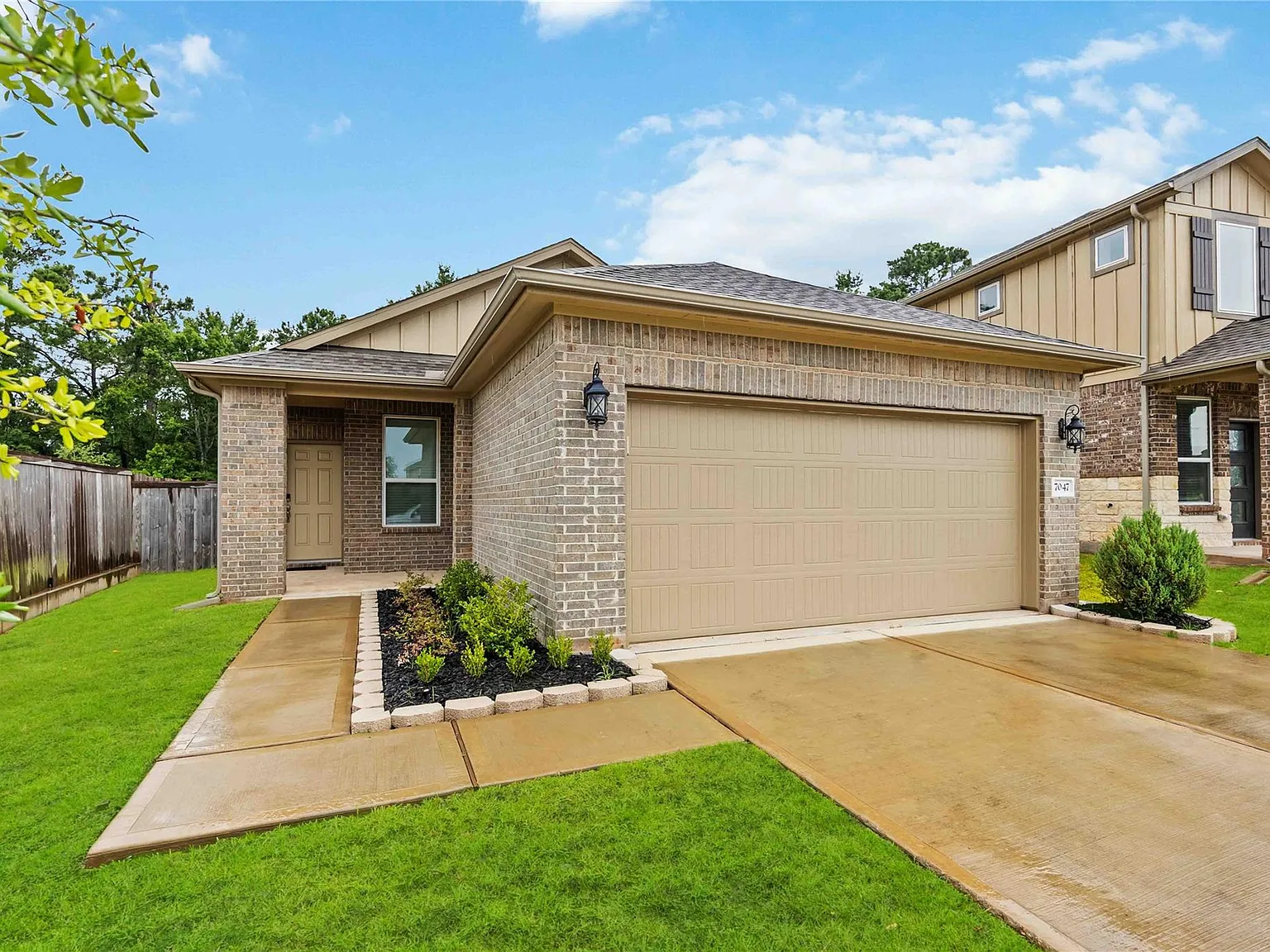 3 bed, 2.0 bath, 1339 sqft, $2,800 — Photo 2