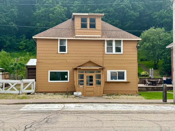 13249 Main St, Glen Haven, WI 53810