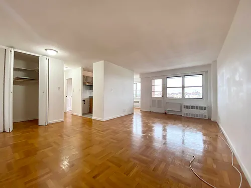 210 W 251st St Photo 1