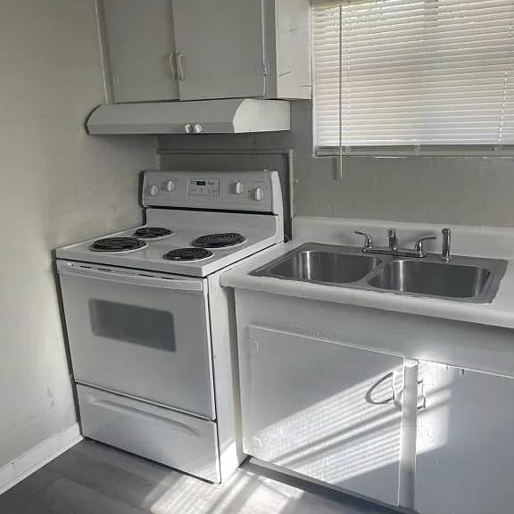 420.5 Mill Ave — Photo 11