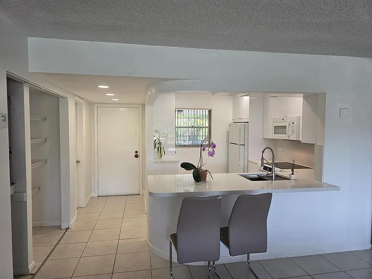 3905 N Nob Hill Rd #206 — Photo 16