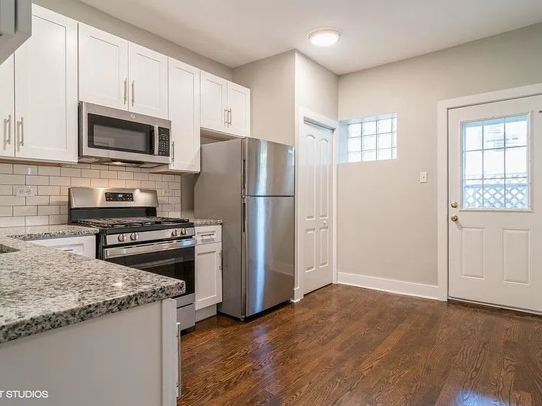 1739 N Damen Ave #1E — Photo 2