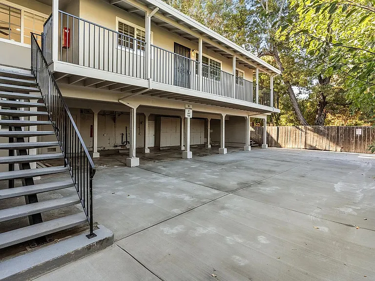 421 Standish St — Photo 11