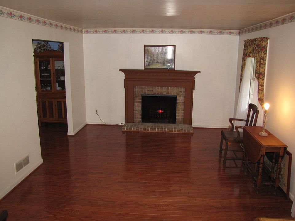 Living Room w fireplace
