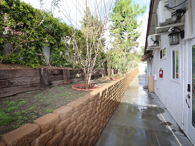 10463 Wystone Ave — Photo 33
