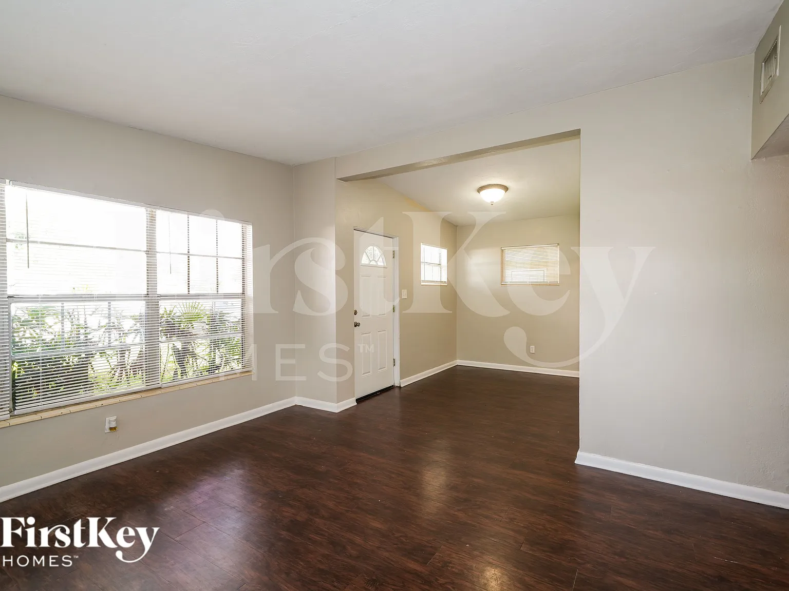 3 bed, 1.0 bath, 1206 sqft, $1,735 — Photo 2