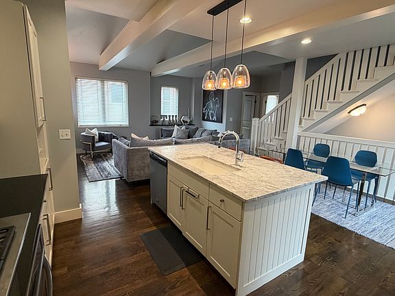 Kitchen (2nd floor)
