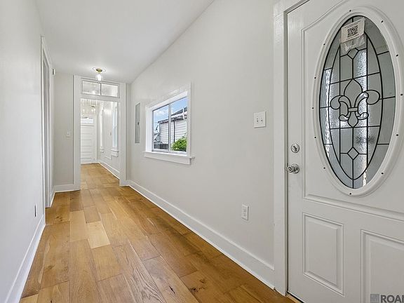 3rd image of 1739 Port St