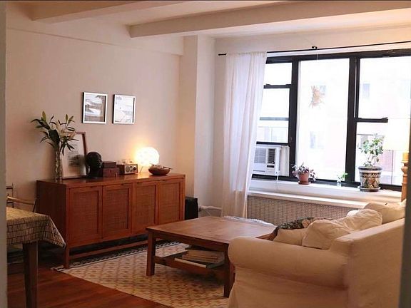4th image of 117 E 77th St APT 8A