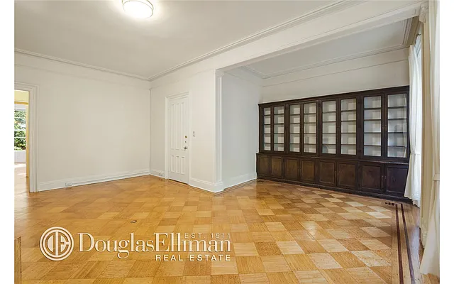 Rented by Douglas Elliman | media 14