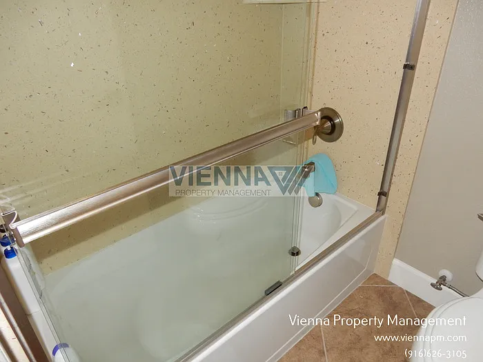 5635 Saratoga Cir — Photo 20