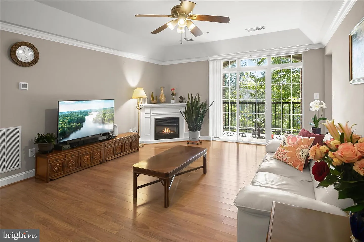 3 bed, 2.5 bath, 1220 sqft, $3,500 — Photo 3