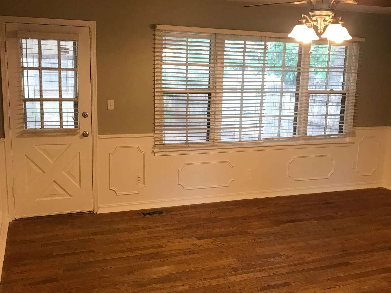 3 bed, 1.5 bath, 1188 sqft, $1,500 — Photo 3