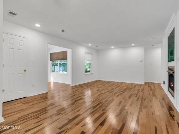 32 Frontier Way, Tinton Falls, NJ 07753