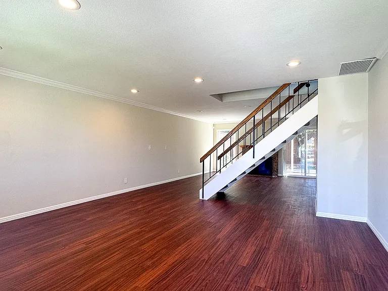 4577 Meadowhurst Ct — Photo 4