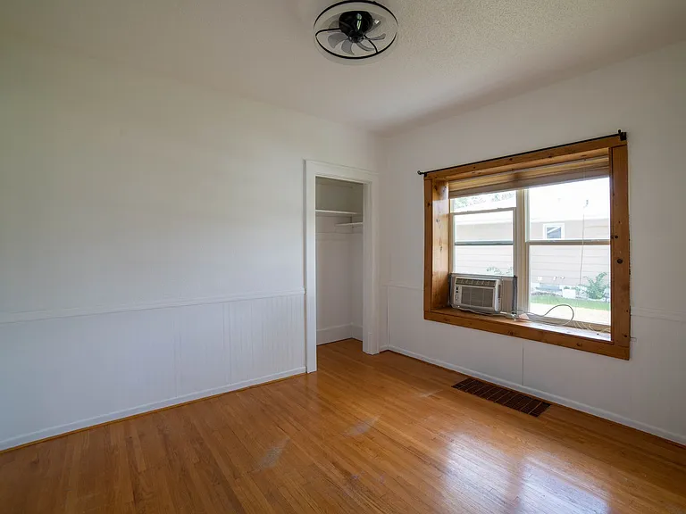221 2nd Ave NW — Photo 5