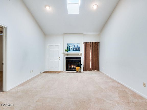 5th image of 215 E Branche St