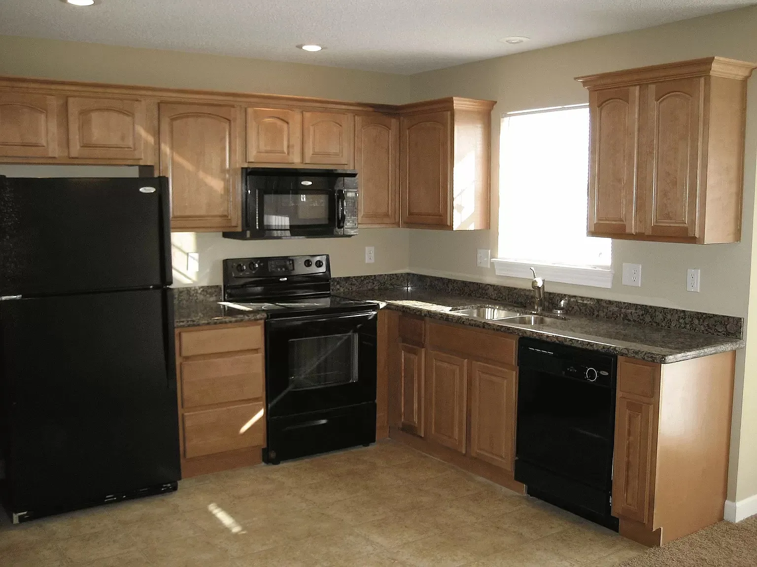 2 bed, 2.5 bath, 1350 sqft, $1,495 — Photo 3