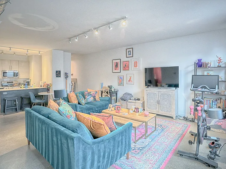 East Village Lofts- 1062 N. Ashland Ave — Photo 12