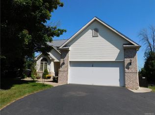 25 Maple Ave, Lancaster, NY 14086