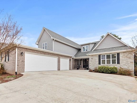 3rd image of 108 Lake Creek Dr