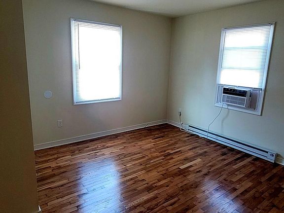 4th image of 106 N Chatham Dr