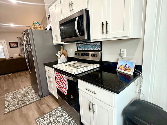 4th image of 169 E Sheppard Street