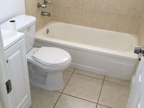 5th image of 2630 NE 212th Ter