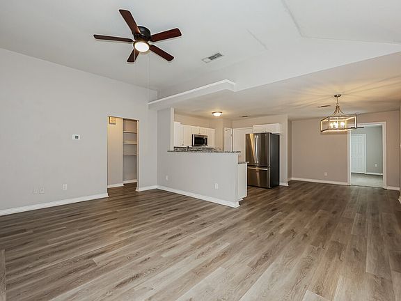 5th image of 522 Chancellorsville Dr