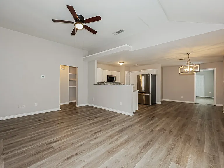 522 Chancellorsville Dr — Photo 5