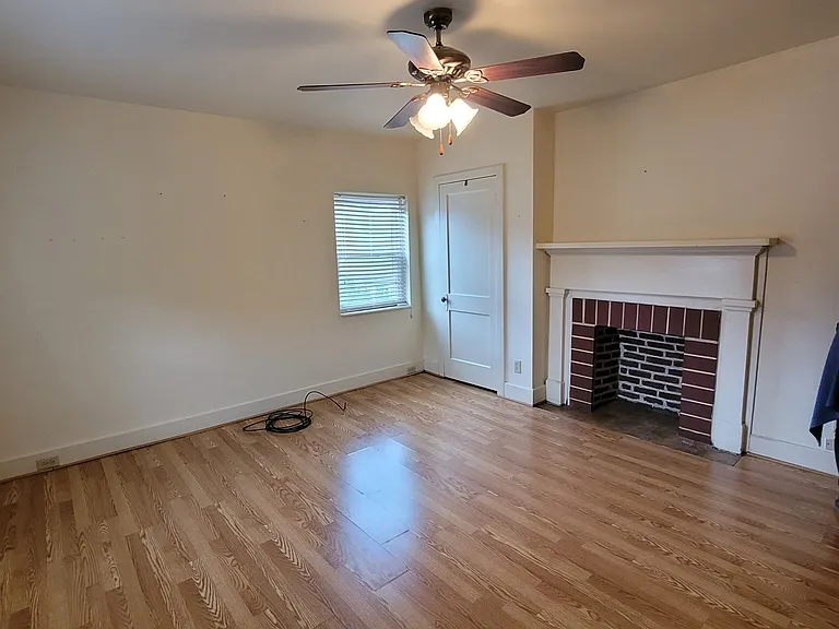 816 Montague Roadu1 Right Side — Photo 9