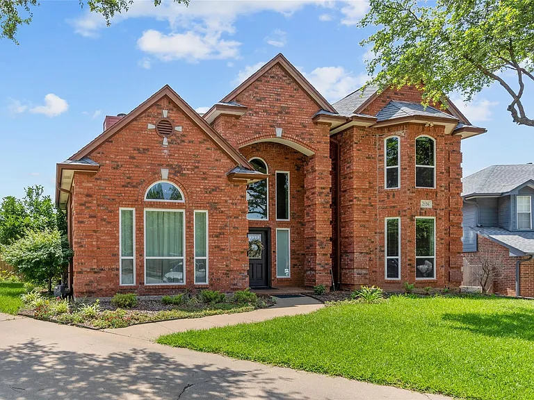 2136 Brownstone Ct — Photo 1