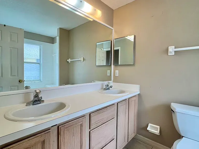 527 Valencia Place Cir — Photo 15