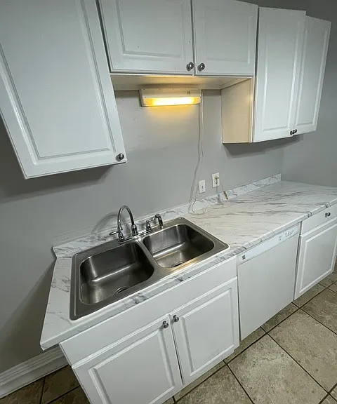 2674 Myrtle St — Photo 32