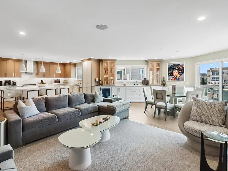 302 N Nassau Ave — Photo 18