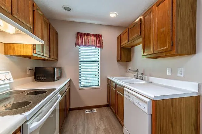 605D Idlewood Ln — Photo 2