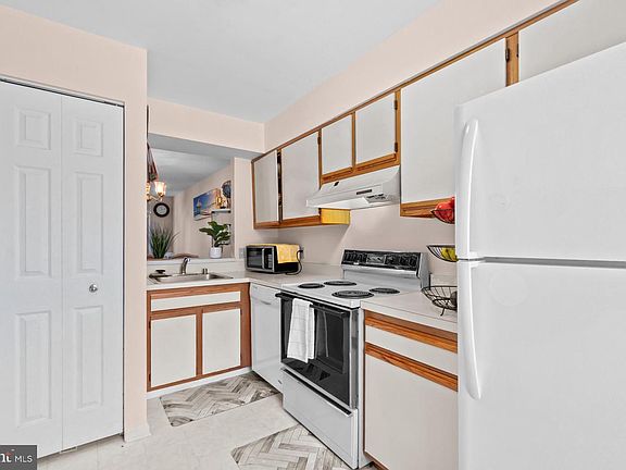 5th image of 2125 Cedar Barn Way